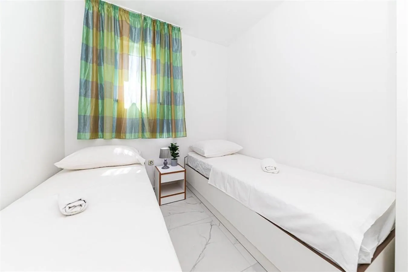 Apartments Bozo - 100M To The Sea Donji Okrug  Croatia