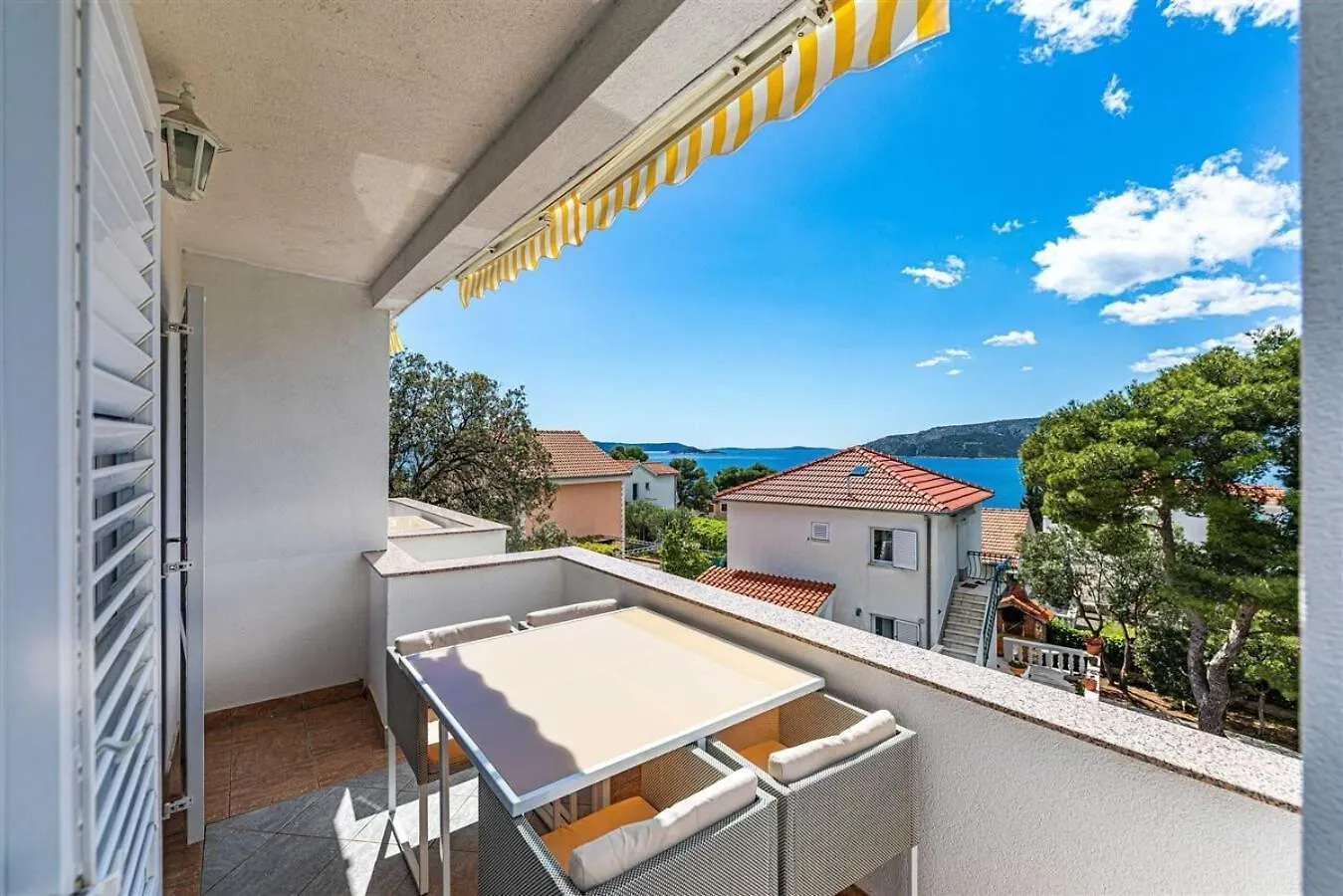 Apartments Bozo - 100M To The Sea Donji Okrug  0*, Donji Okrug (Ciovo)