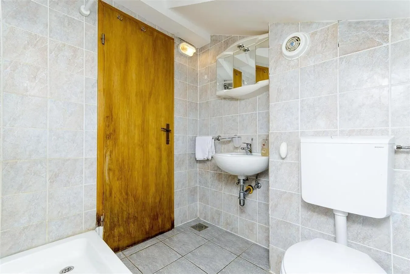 Apartments Bozo - 100M To The Sea Donji Okrug  Croatia