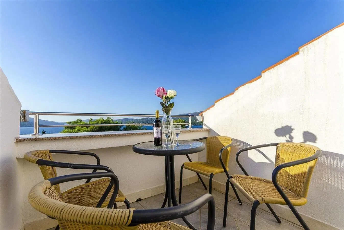 Apartments Bozo - 100M To The Sea Donji Okrug
