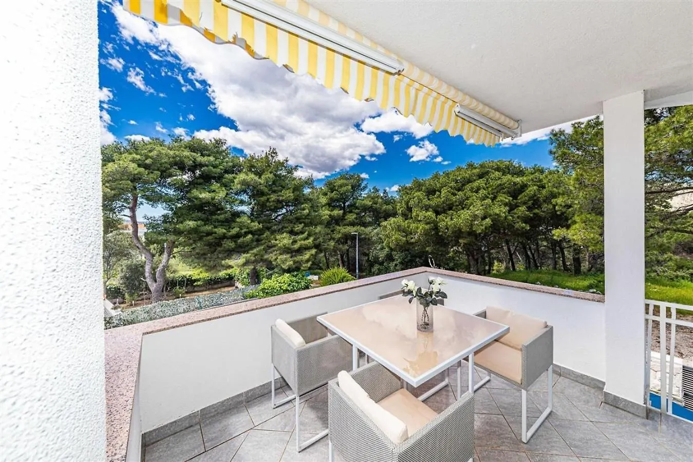 Apartments Bozo - 100M To The Sea Donji Okrug