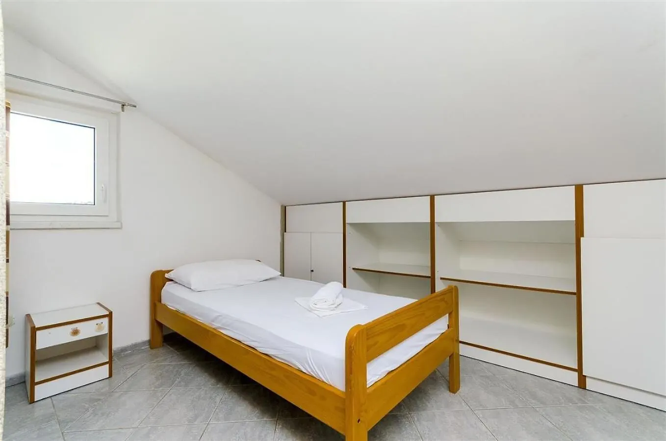 Apartments Bozo - 100M To The Sea Donji Okrug   Donji Okrug (Ciovo)