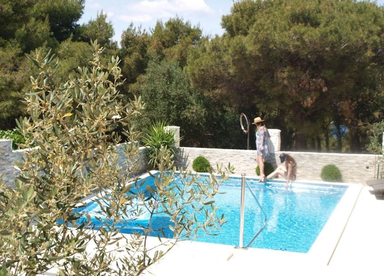 Apartments Bozo - 100M To The Sea Donji Okrug
