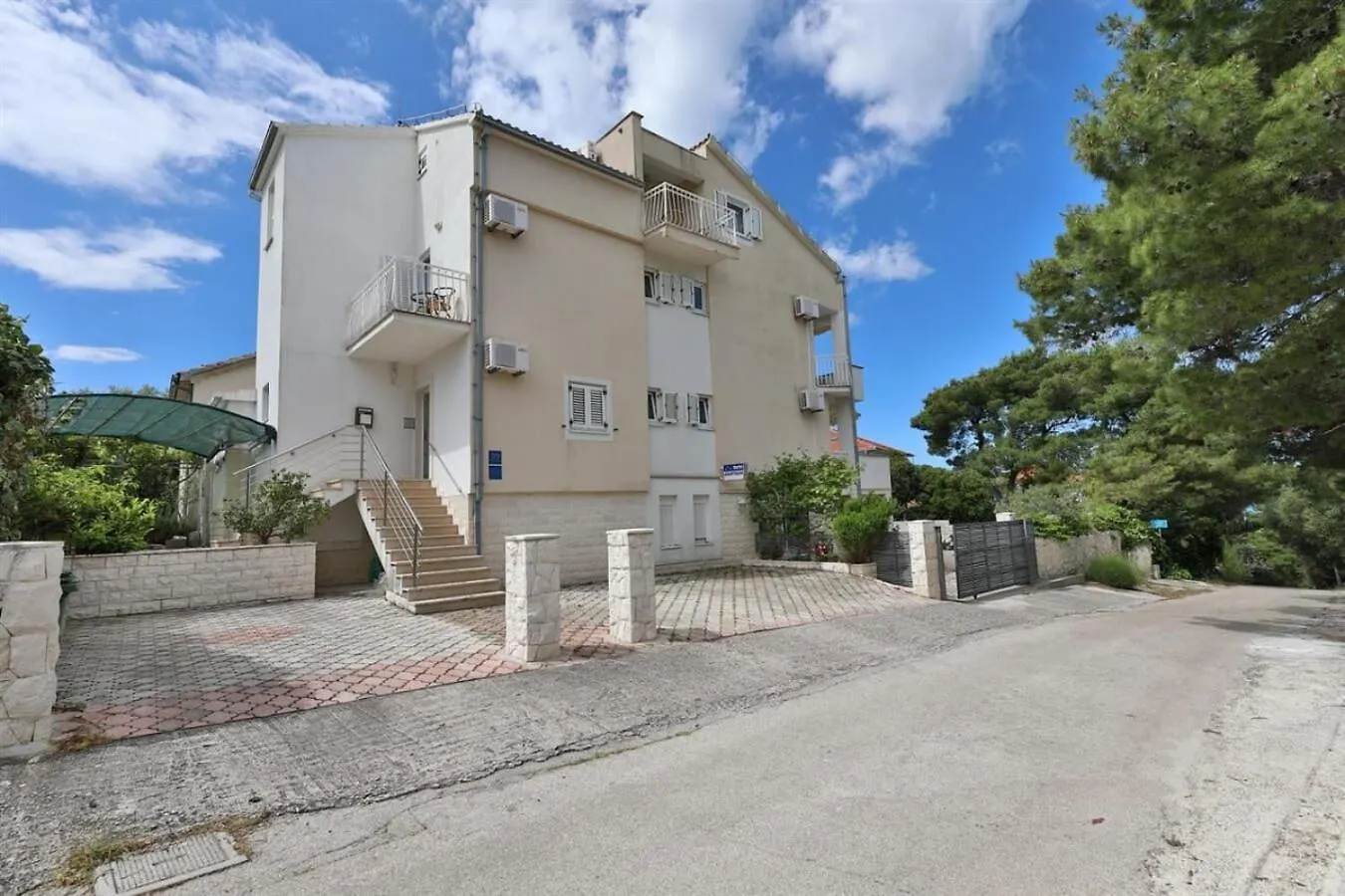 Apartments Bozo - 100M To The Sea Donji Okrug  Donji Okrug (Ciovo)