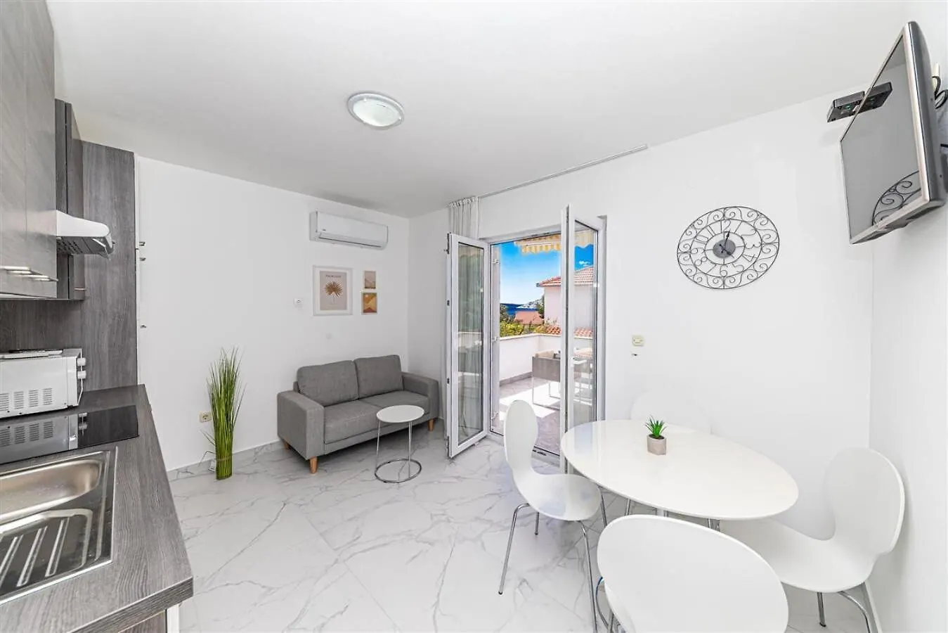 Apartments Bozo - 100M To The Sea Donji Okrug   Donji Okrug (Ciovo)