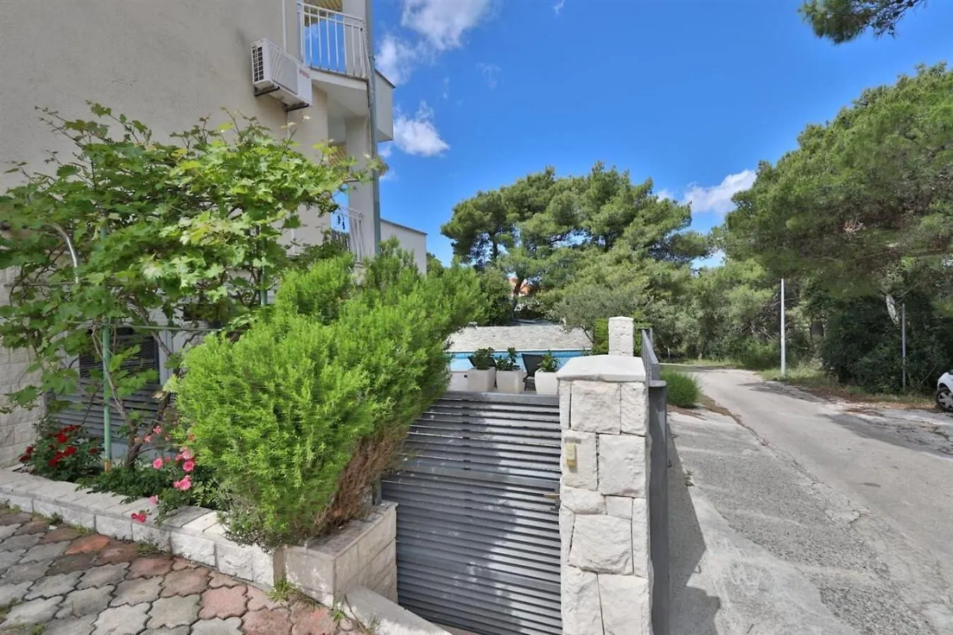 Apartments Bozo - 100M To The Sea Donji Okrug  Croatia