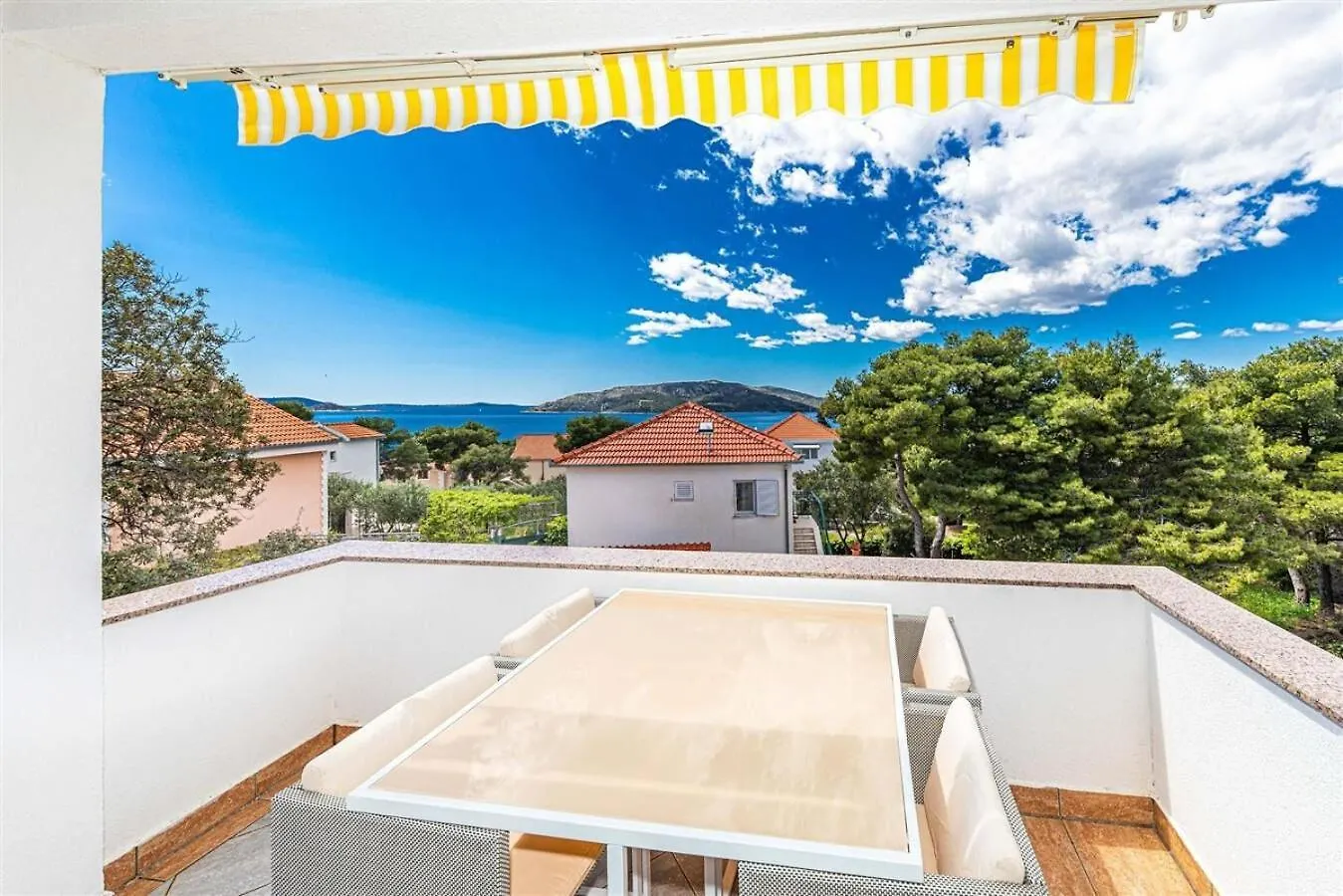 Apartments Bozo - 100M To The Sea Donji Okrug  Croatia
