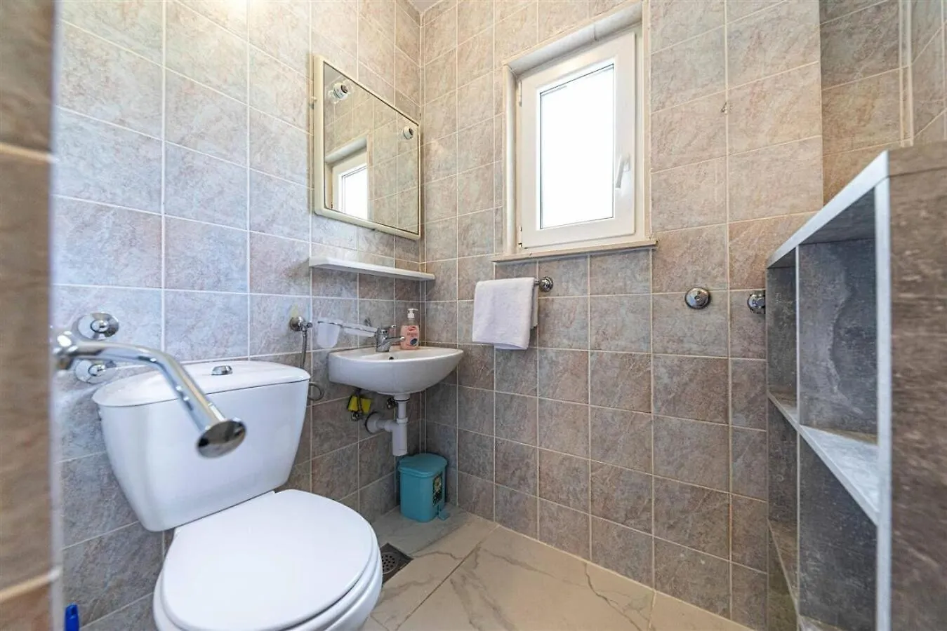 Apartments Bozo - 100M To The Sea Donji Okrug  0*, Donji Okrug (Ciovo) Croatia
