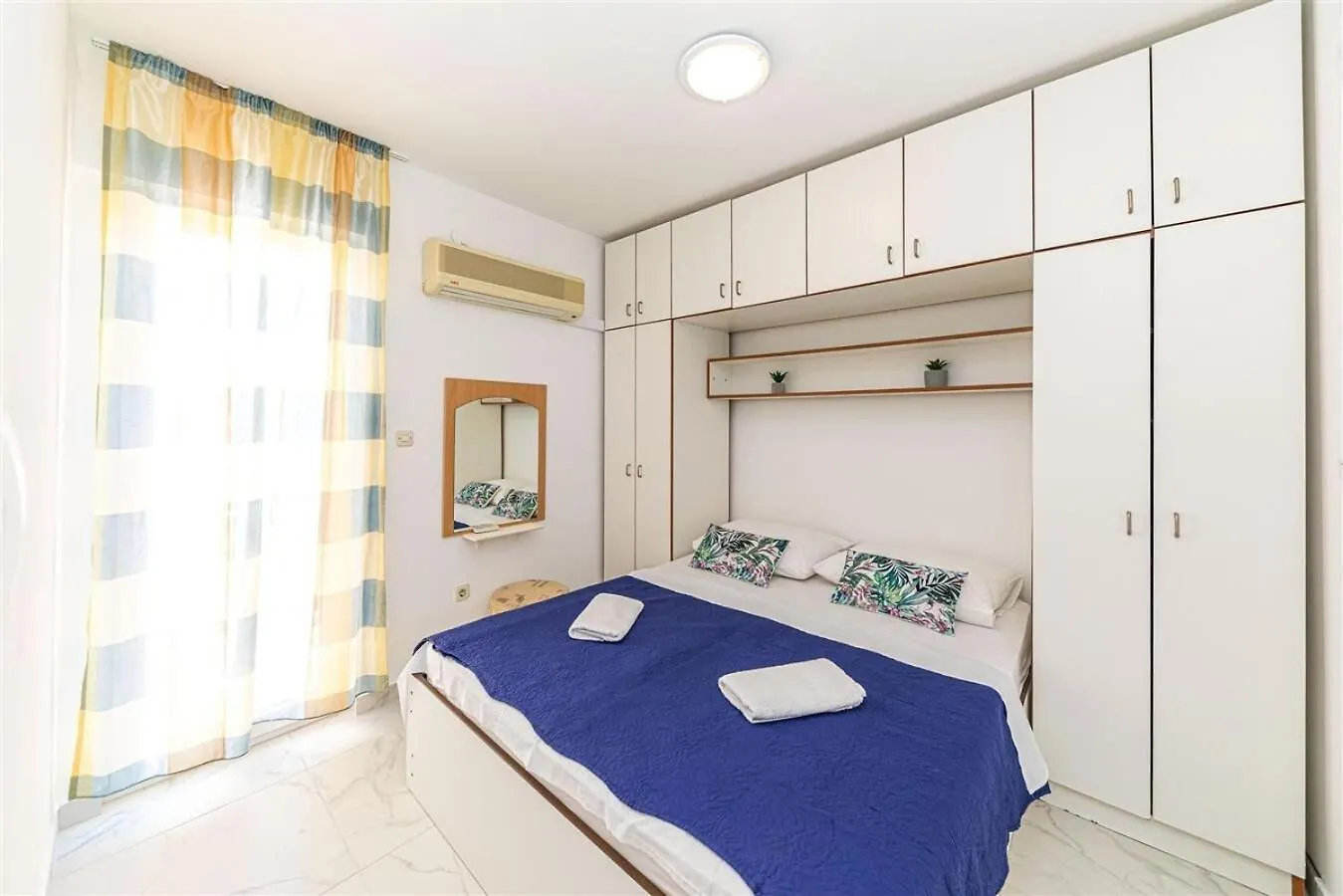 Apartments Bozo - 100M To The Sea Donji Okrug