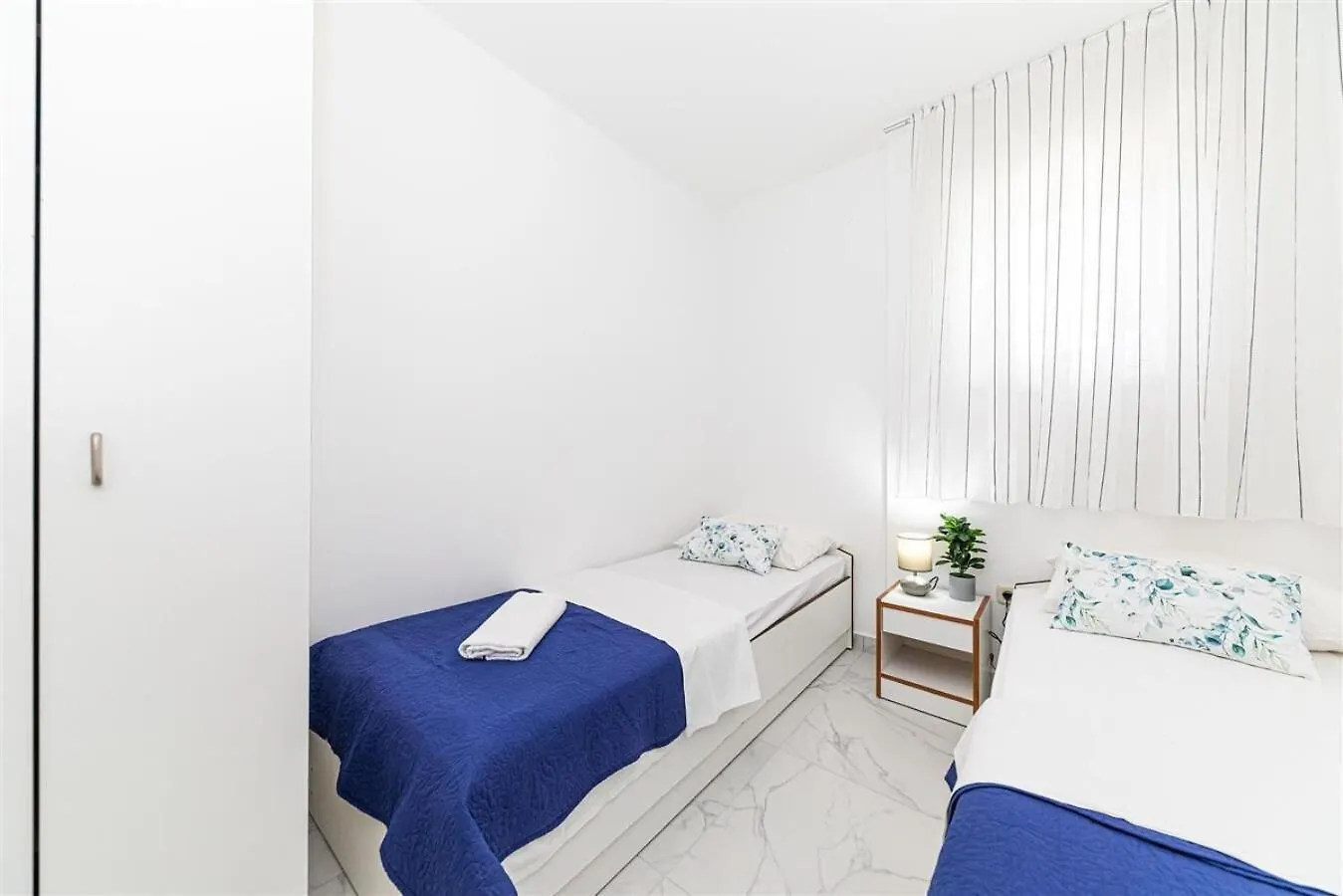 Apartments Bozo - 100M To The Sea Donji Okrug  Croatia