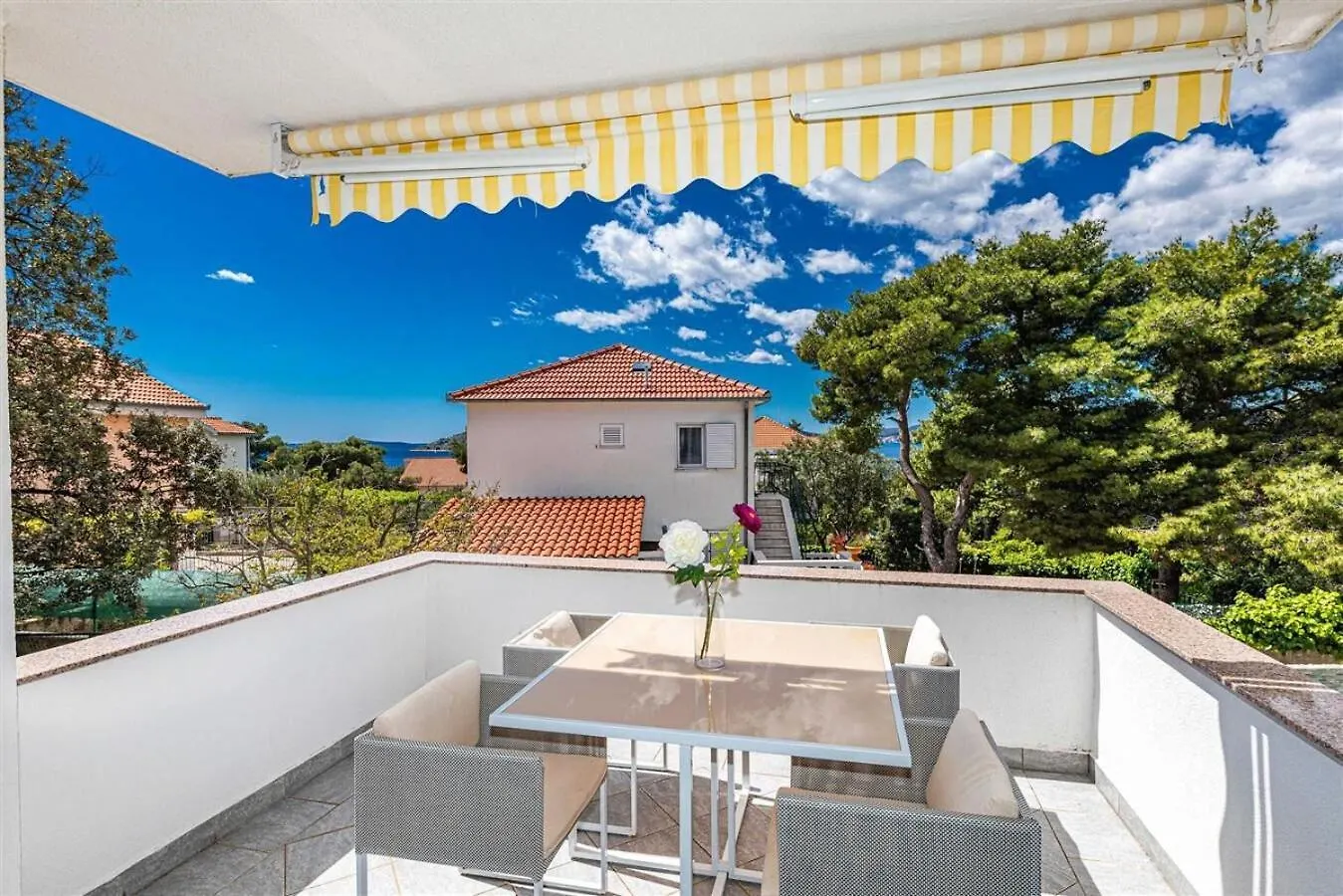 Apartments Bozo - 100M To The Sea Donji Okrug