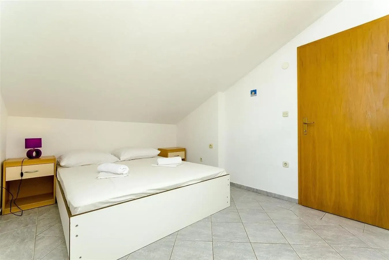 Apartments Bozo - 100M To The Sea Donji Okrug
