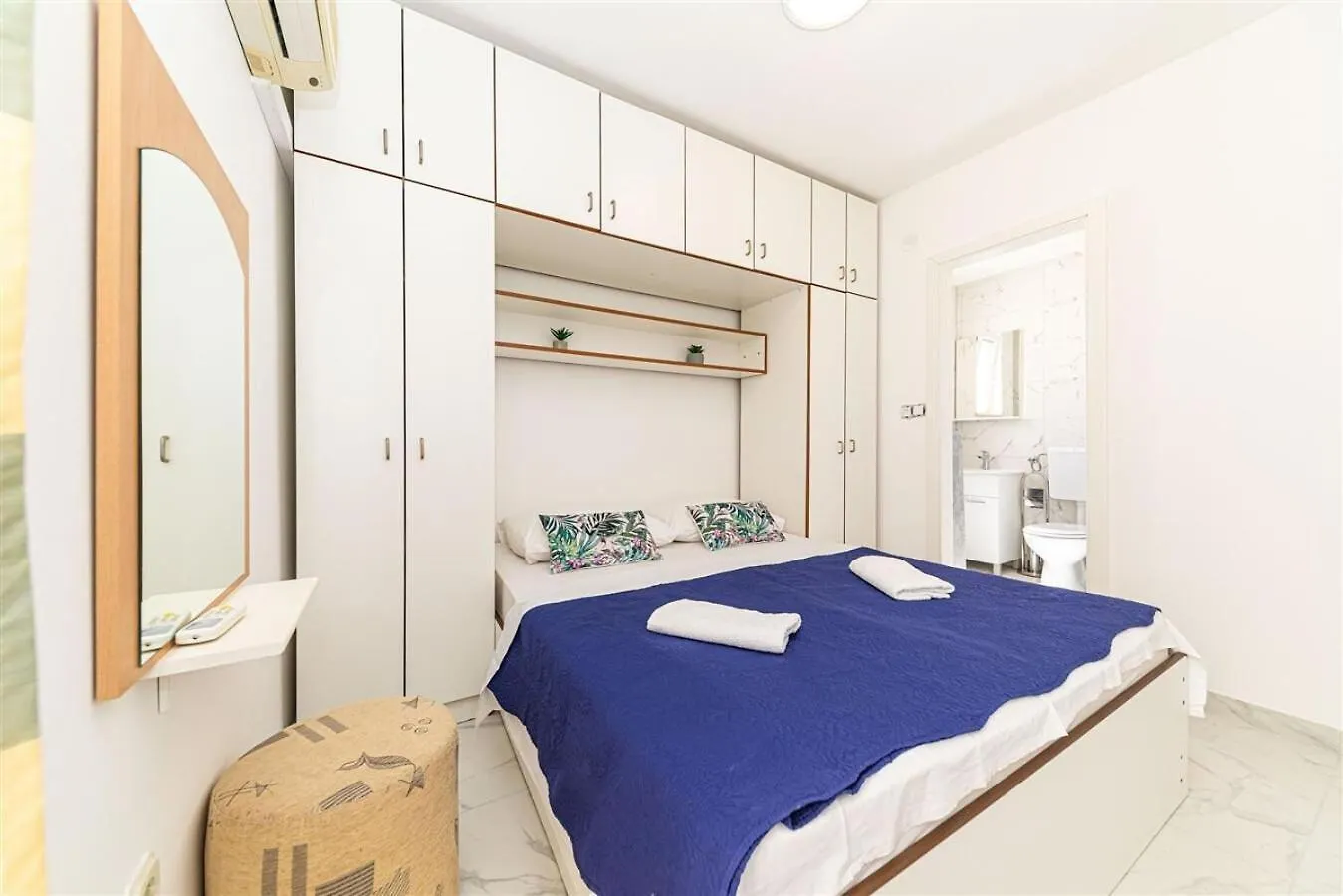 Apartments Bozo - 100M To The Sea Donji Okrug  Croatia
